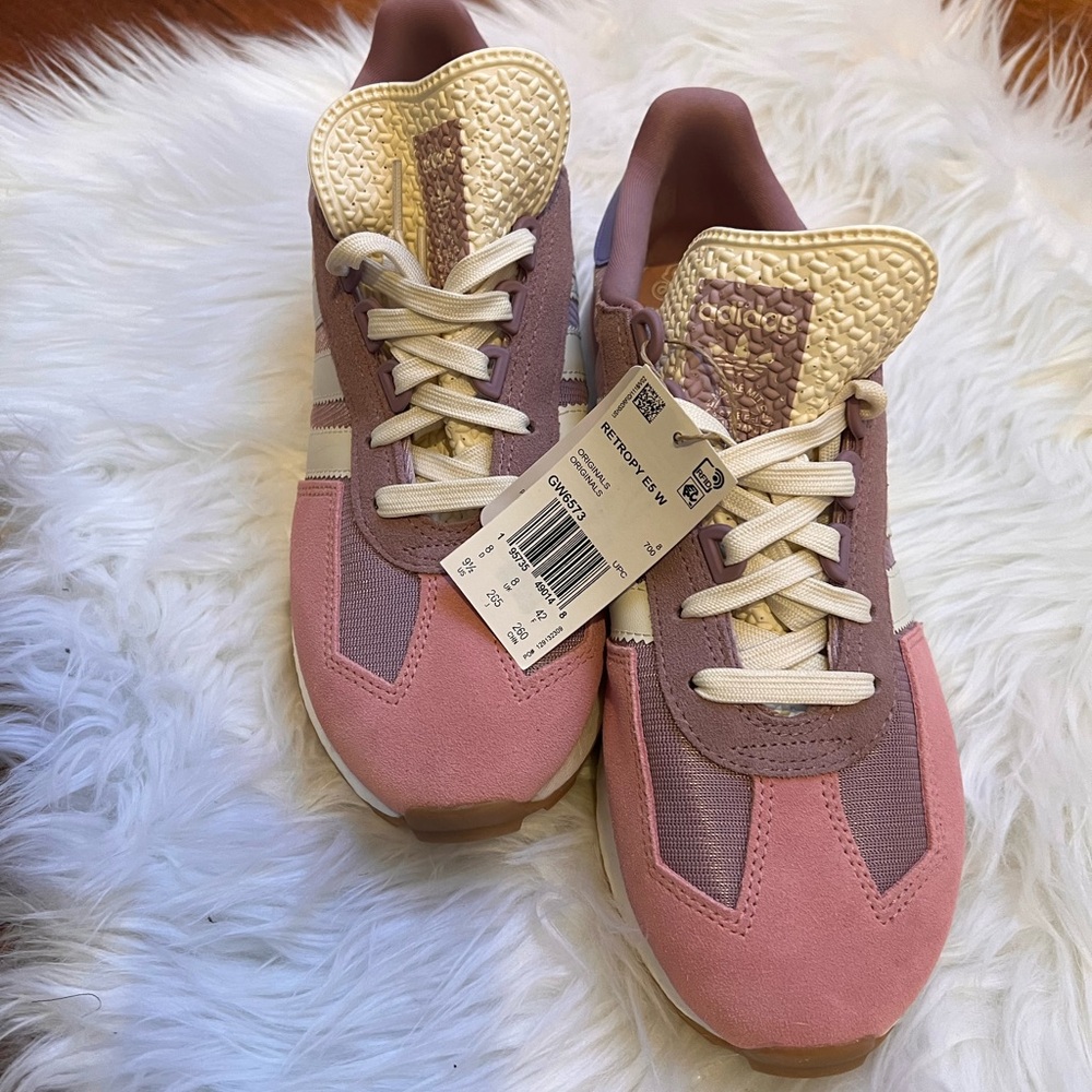 Nwt revolve adidas retropy E5 magic mauve chalk white sneakers